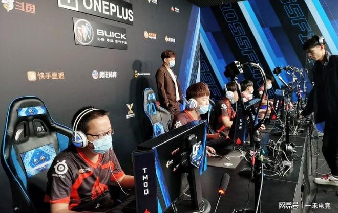 他始终保持 他始终保持