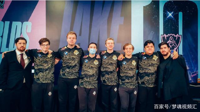 于更衣室的 于更衣室的